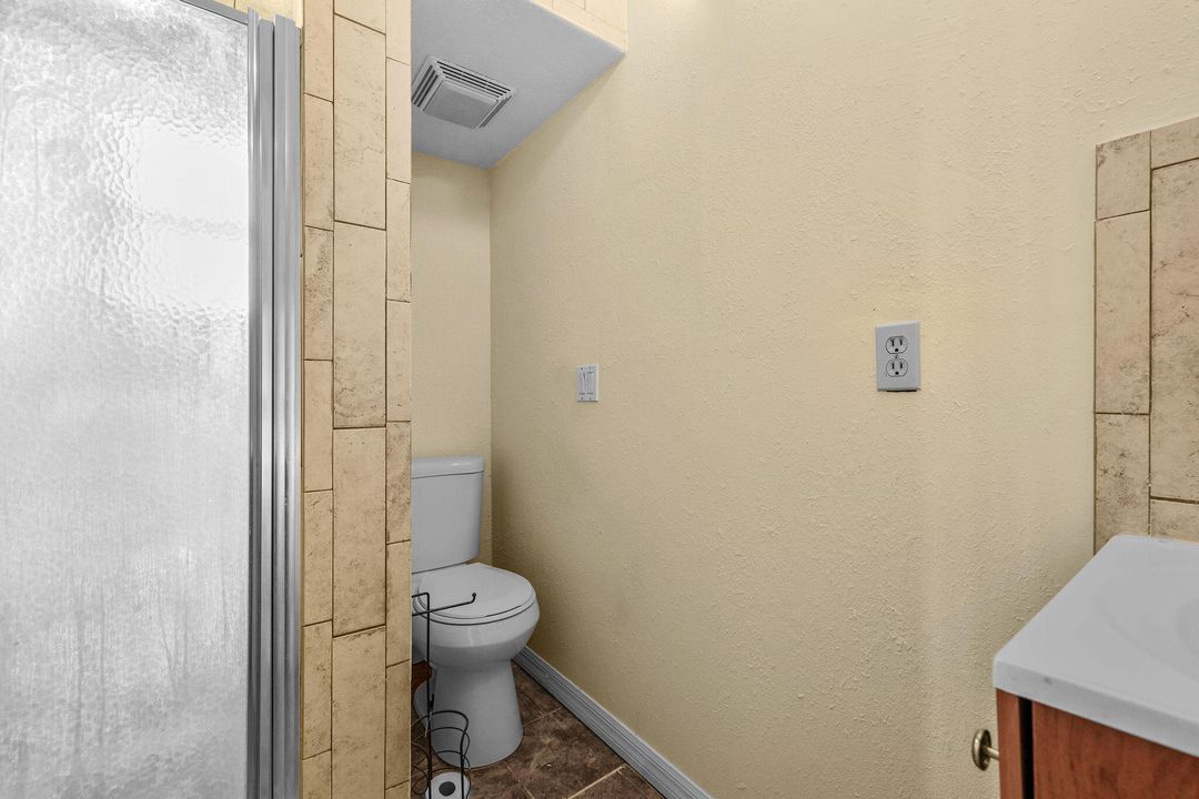 For Rent: $2,000 (3 beds, 2 baths, 1008 Square Feet)