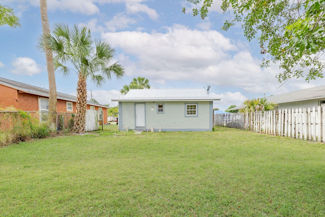 For Rent: $2,000 (3 beds, 2 baths, 1008 Square Feet)