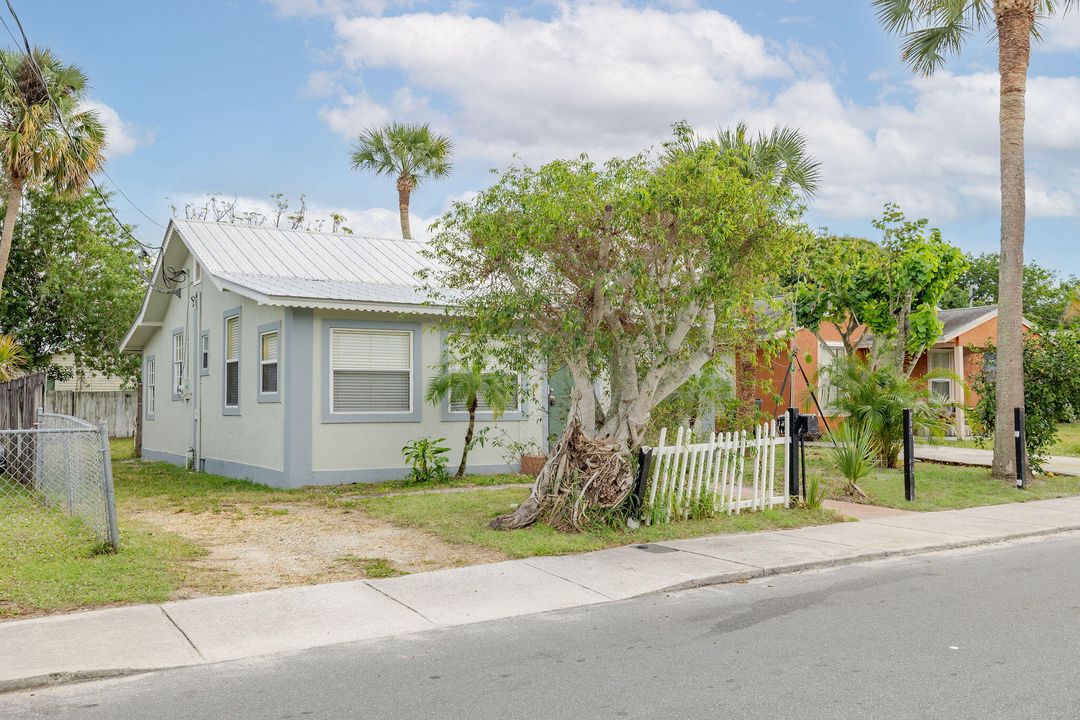 For Rent: $2,000 (3 beds, 2 baths, 1008 Square Feet)