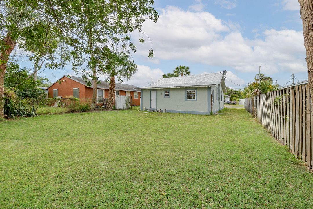 For Rent: $2,000 (3 beds, 2 baths, 1008 Square Feet)