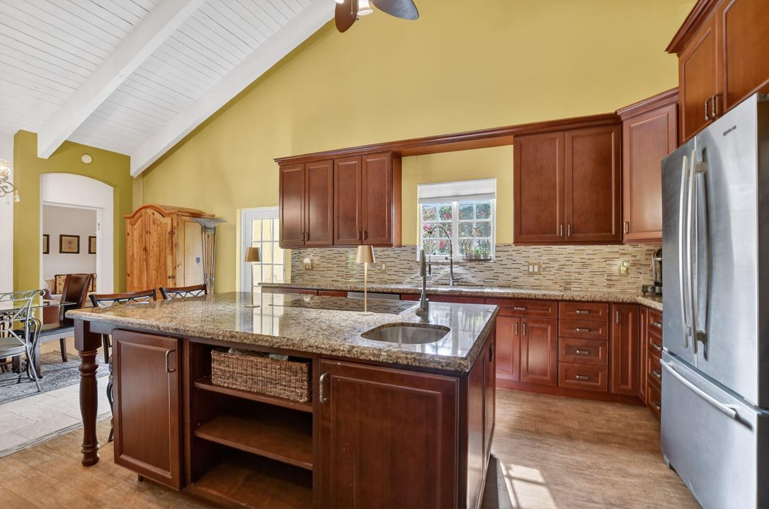 На продажу: $880,000 (4 спален, 3 ванн, 2527 Квадратных фут)