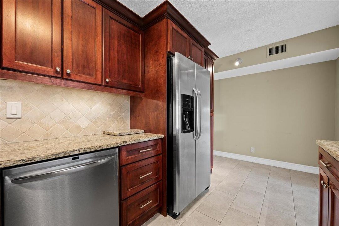 待售: $179,900 (2 贝兹, 2 浴室, 1111 平方英尺)