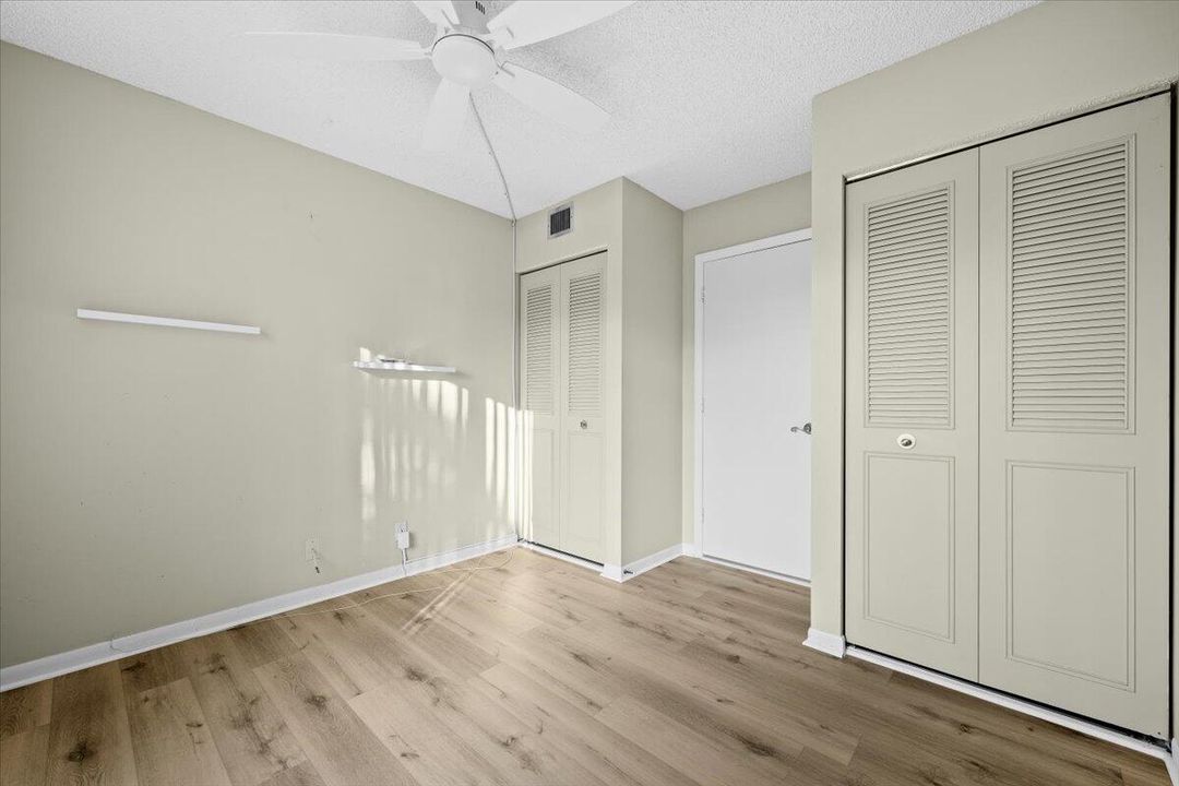 待售: $179,900 (2 贝兹, 2 浴室, 1111 平方英尺)