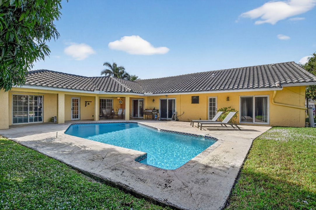 На продажу: $880,000 (4 спален, 3 ванн, 2527 Квадратных фут)