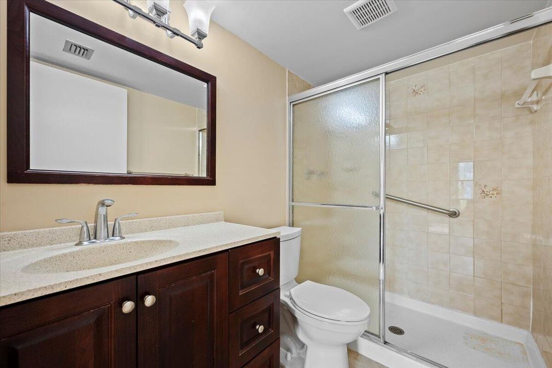 待售: $179,900 (2 贝兹, 2 浴室, 1111 平方英尺)