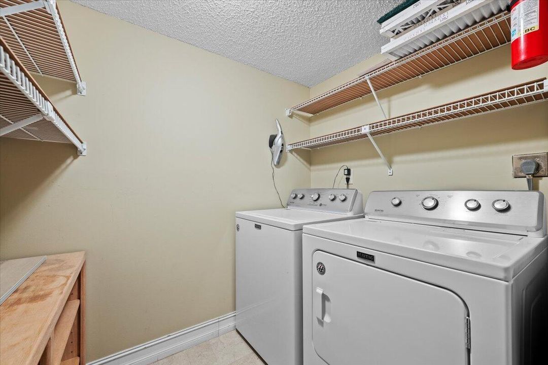 待售: $179,900 (2 贝兹, 2 浴室, 1111 平方英尺)