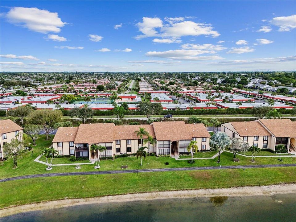 待售: $179,900 (2 贝兹, 2 浴室, 1111 平方英尺)