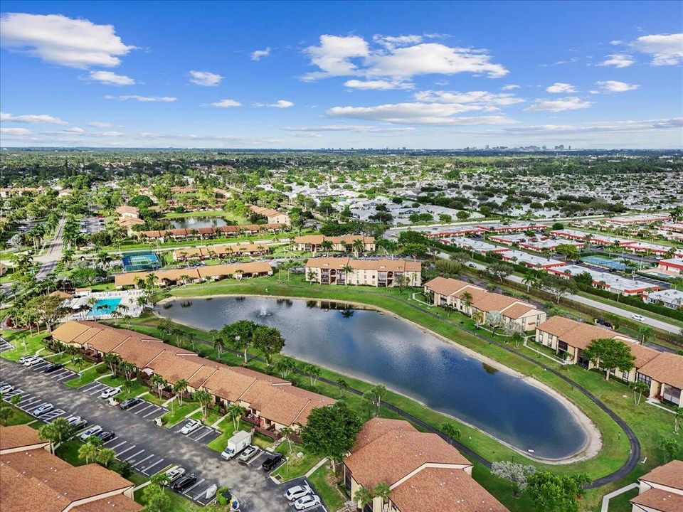 待售: $179,900 (2 贝兹, 2 浴室, 1111 平方英尺)