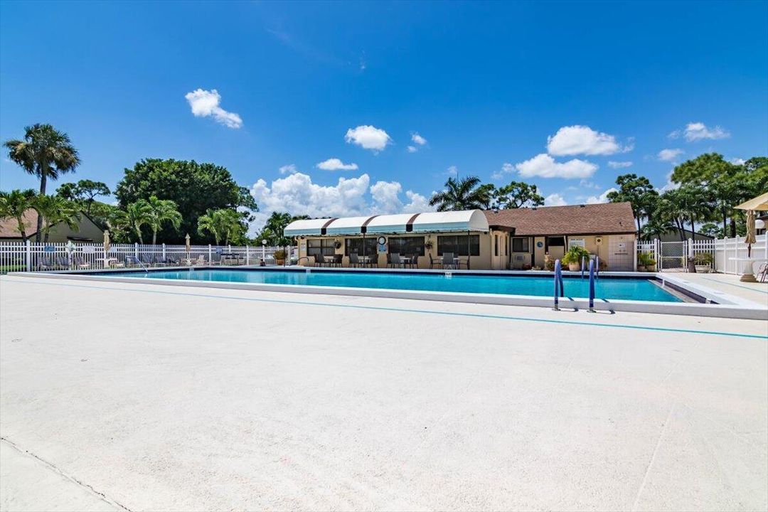 待售: $179,900 (2 贝兹, 2 浴室, 1111 平方英尺)