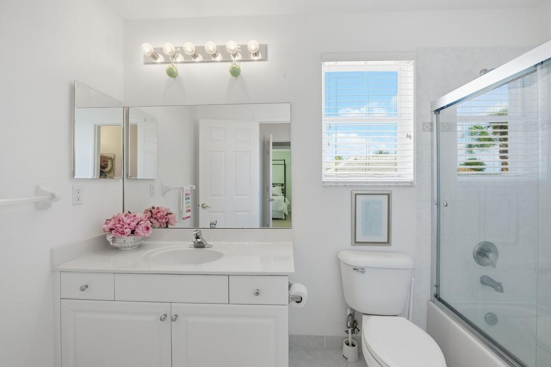 Active With Contract: $650,000 (4 beds, 2 baths, 2778 Square Feet)