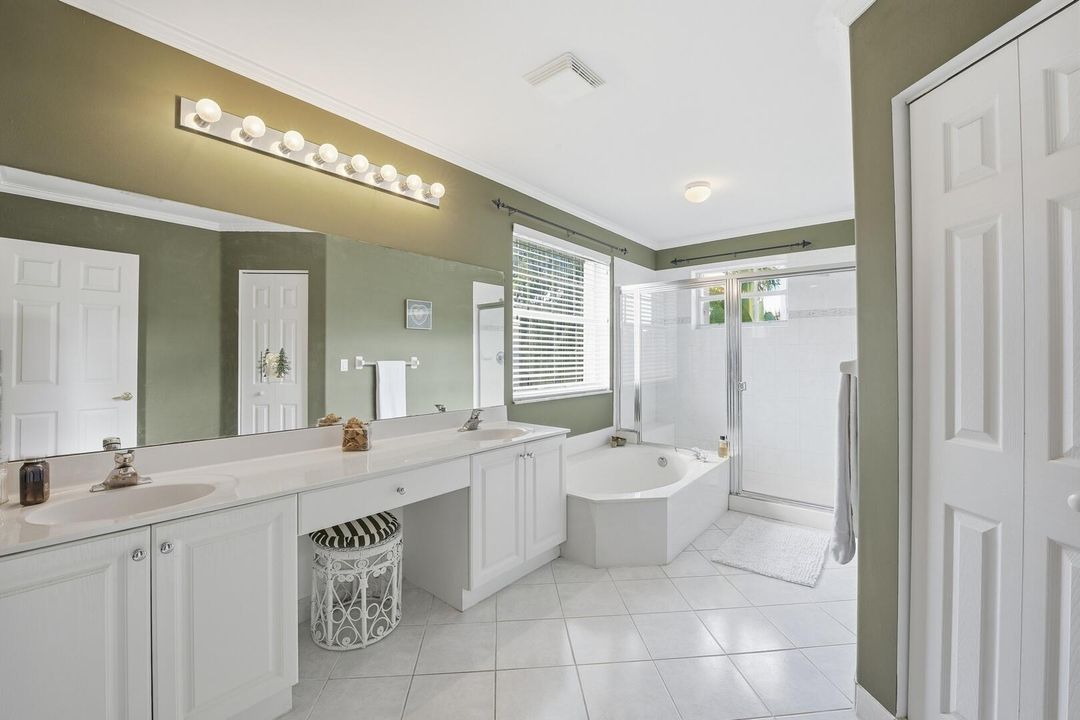 Active With Contract: $650,000 (4 beds, 2 baths, 2778 Square Feet)