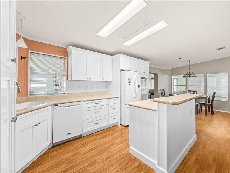 En Venta: $299,000 (2 camas, 2 baños, 1390 Pies cuadrados)