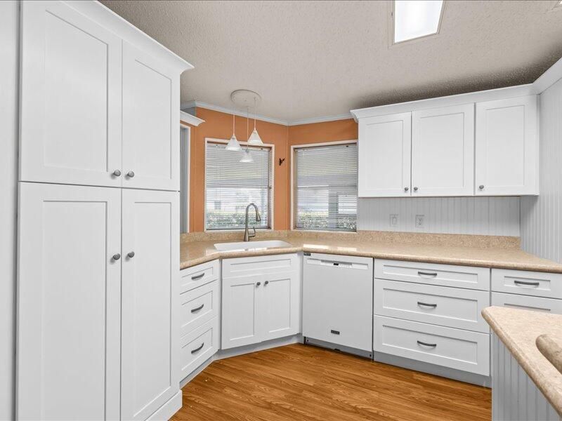 En Venta: $299,000 (2 camas, 2 baños, 1390 Pies cuadrados)