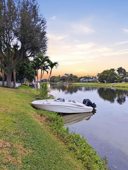 Active With Contract: $650,000 (4 beds, 2 baths, 2778 Square Feet)