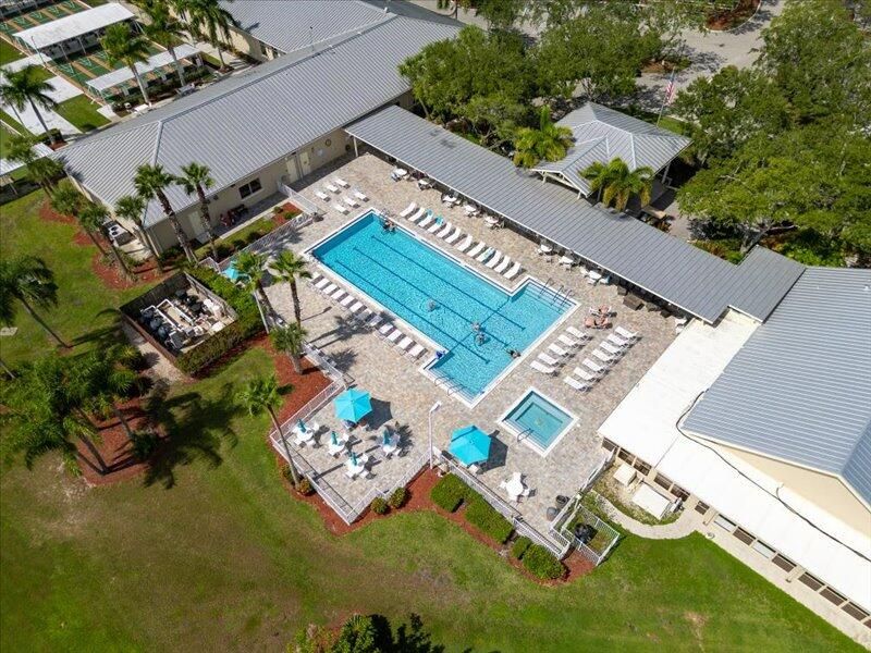 En Venta: $299,000 (2 camas, 2 baños, 1390 Pies cuadrados)