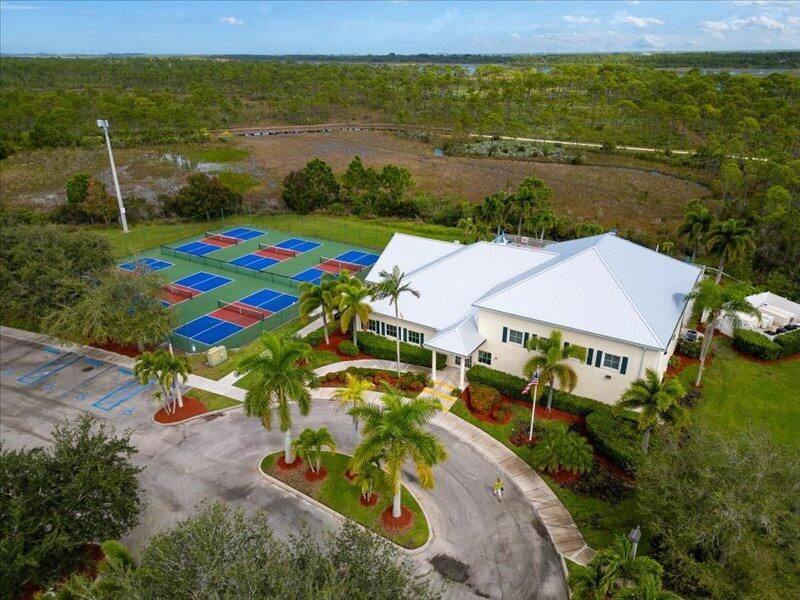 En Venta: $299,000 (2 camas, 2 baños, 1390 Pies cuadrados)