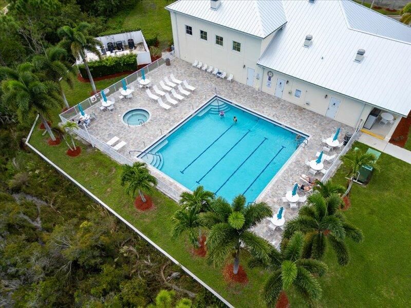 En Venta: $299,000 (2 camas, 2 baños, 1390 Pies cuadrados)