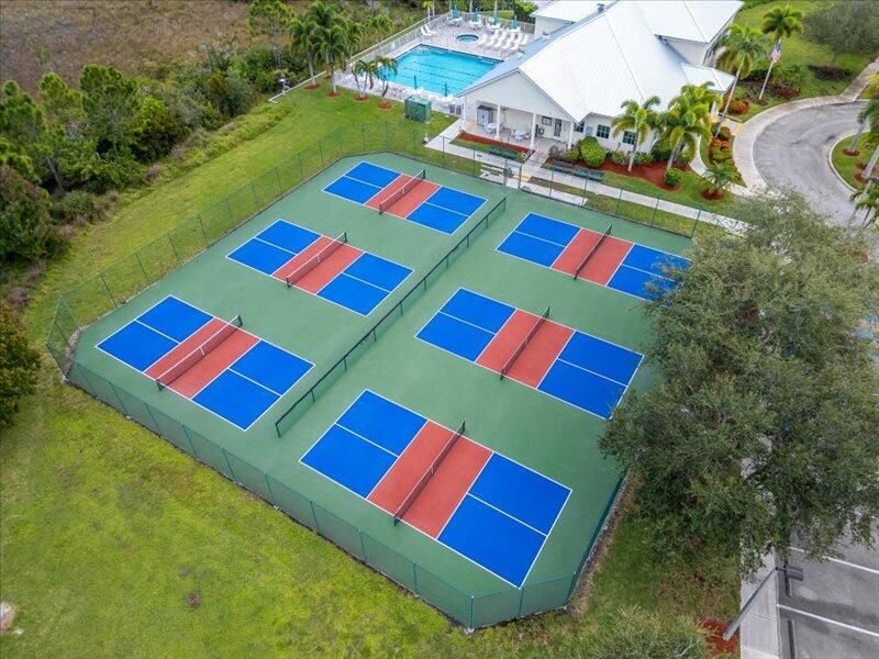 En Venta: $299,000 (2 camas, 2 baños, 1390 Pies cuadrados)