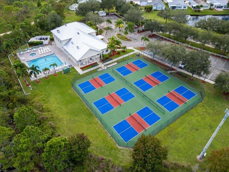 En Venta: $299,000 (2 camas, 2 baños, 1390 Pies cuadrados)