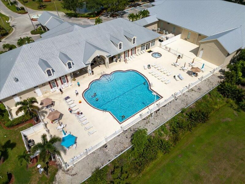 En Venta: $299,000 (2 camas, 2 baños, 1390 Pies cuadrados)