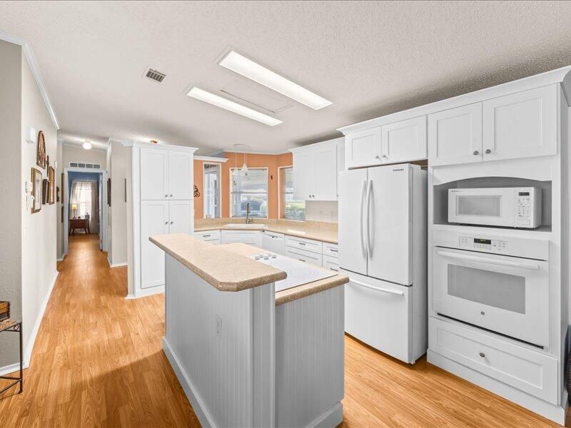 En Venta: $299,000 (2 camas, 2 baños, 1390 Pies cuadrados)