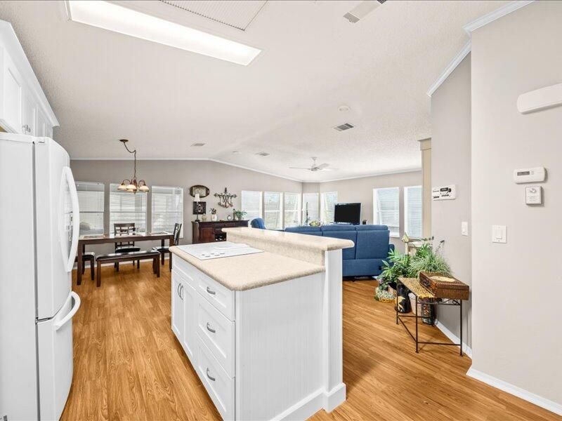 En Venta: $299,000 (2 camas, 2 baños, 1390 Pies cuadrados)