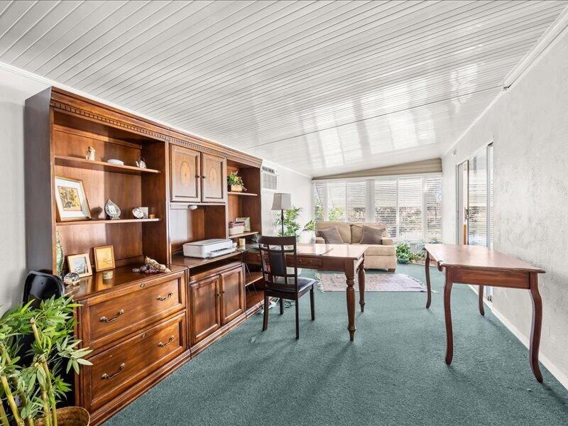 En Venta: $299,000 (2 camas, 2 baños, 1390 Pies cuadrados)