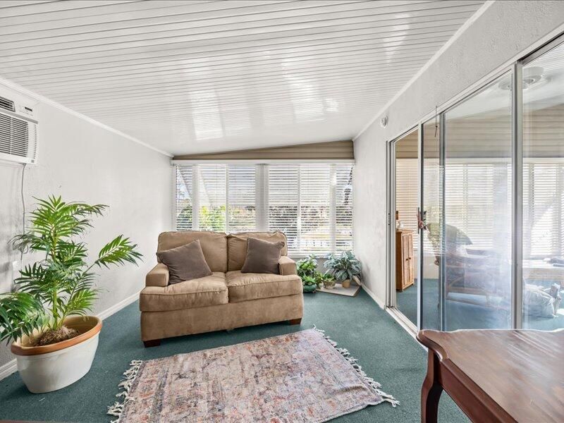 En Venta: $299,000 (2 camas, 2 baños, 1390 Pies cuadrados)