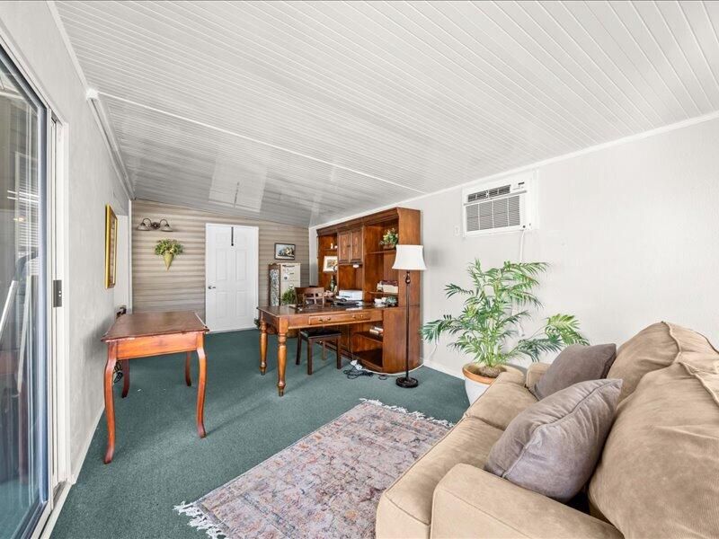 En Venta: $299,000 (2 camas, 2 baños, 1390 Pies cuadrados)