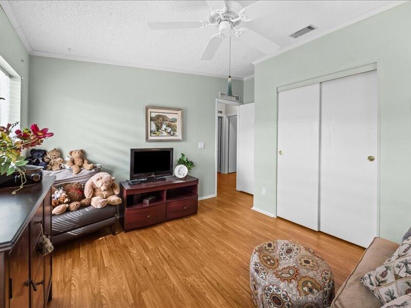 En Venta: $299,000 (2 camas, 2 baños, 1390 Pies cuadrados)