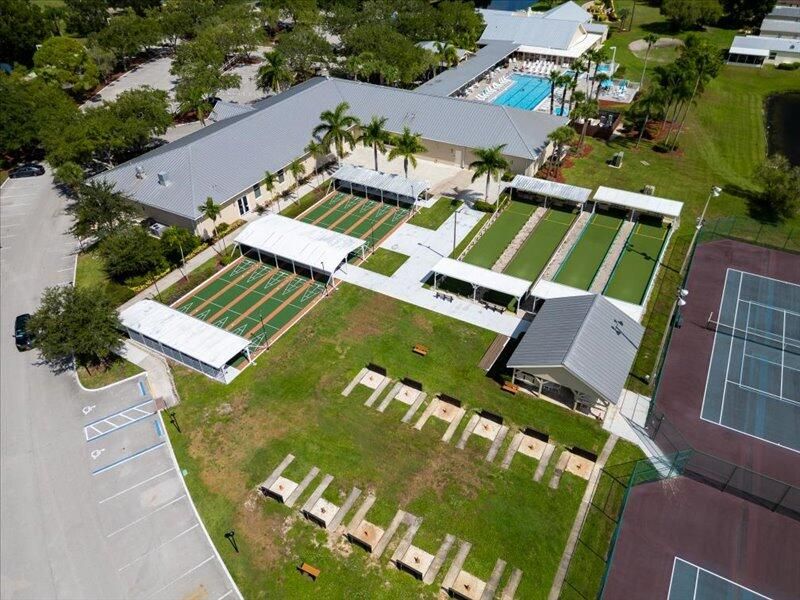 En Venta: $299,000 (2 camas, 2 baños, 1390 Pies cuadrados)