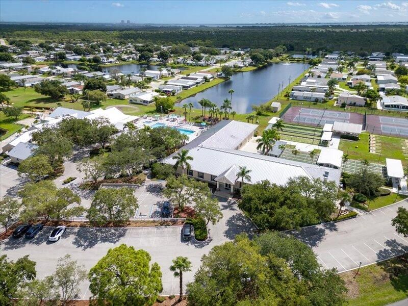 En Venta: $299,000 (2 camas, 2 baños, 1390 Pies cuadrados)