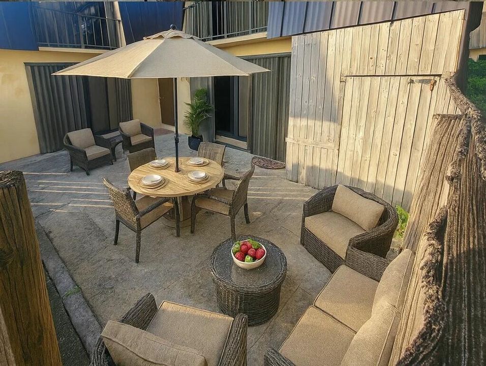 Active With Contract: $2,250 (2 beds, 2 baths, 1328 Square Feet)