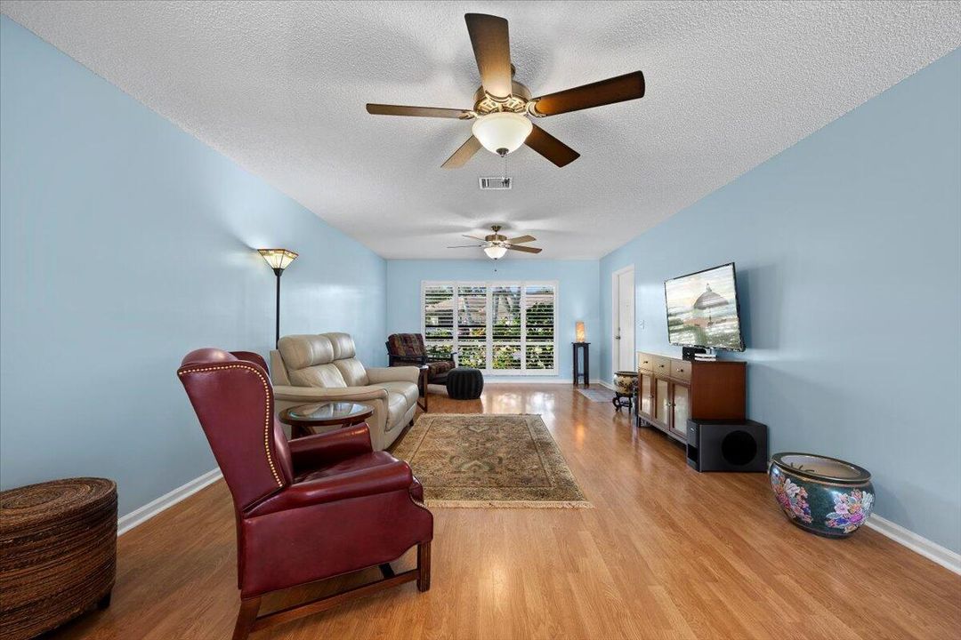 En Venta: $275,000 (2 camas, 2 baños, 1400 Pies cuadrados)