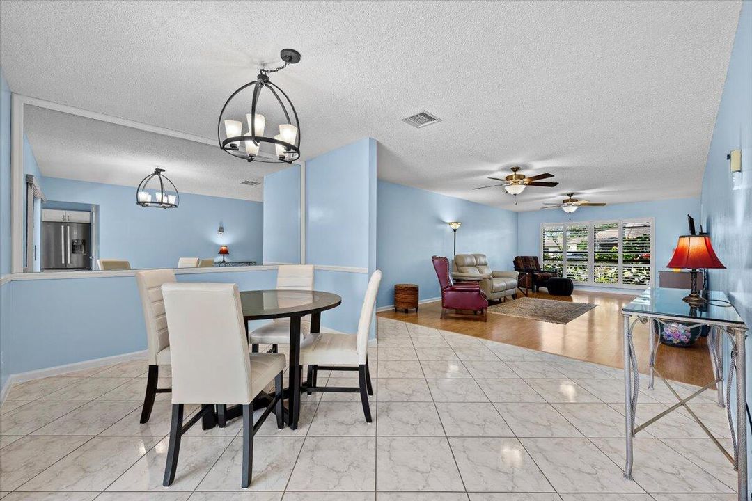 En Venta: $275,000 (2 camas, 2 baños, 1400 Pies cuadrados)