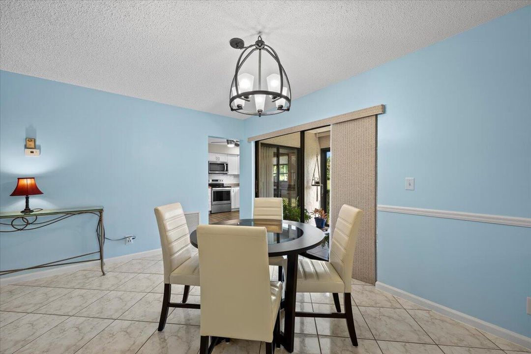 En Venta: $275,000 (2 camas, 2 baños, 1400 Pies cuadrados)