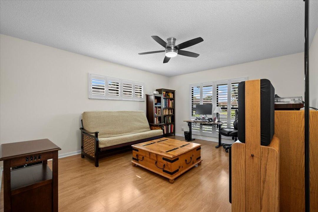 En Venta: $275,000 (2 camas, 2 baños, 1400 Pies cuadrados)