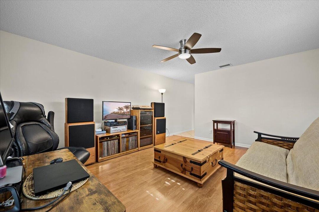 En Venta: $275,000 (2 camas, 2 baños, 1400 Pies cuadrados)