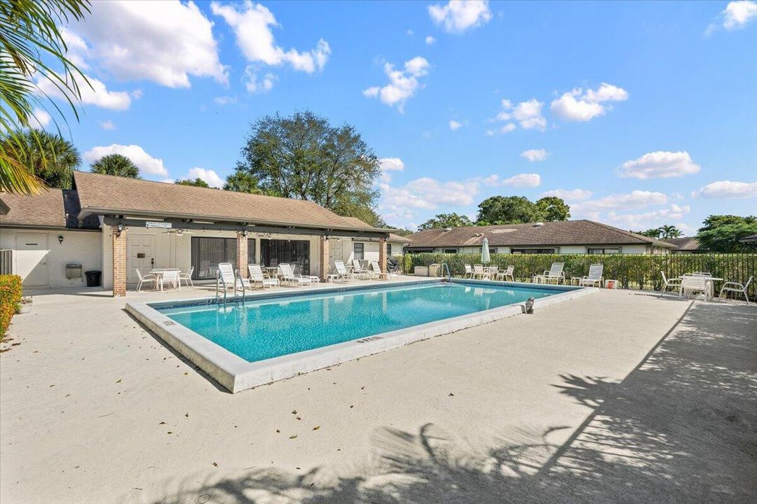 En Venta: $275,000 (2 camas, 2 baños, 1400 Pies cuadrados)