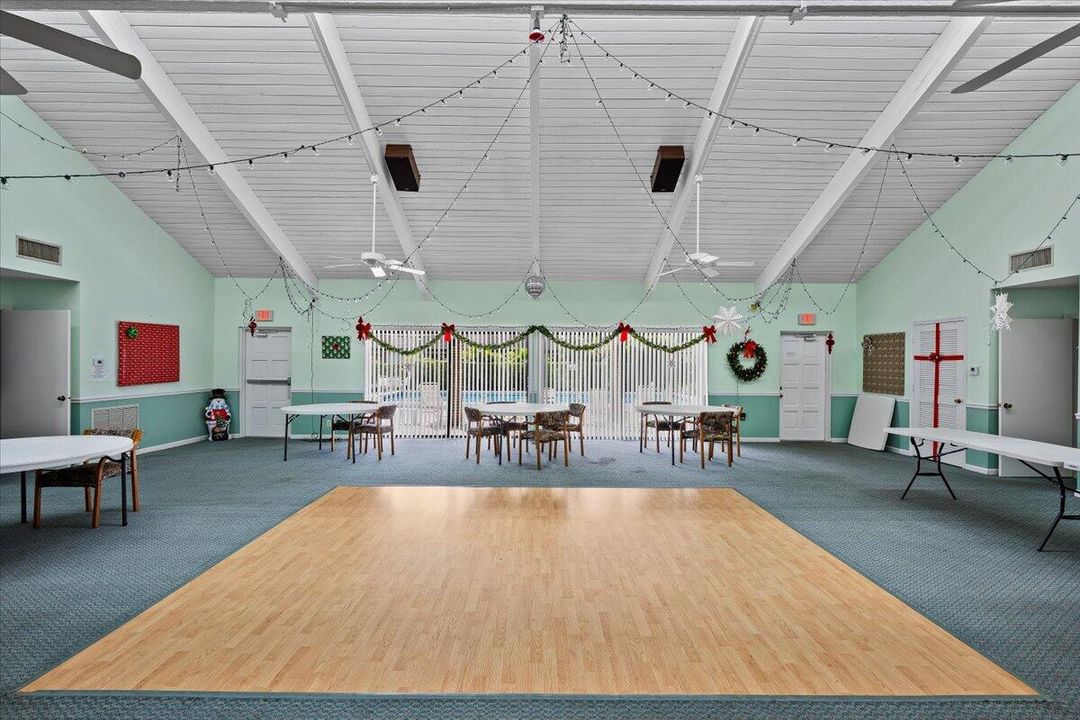 En Venta: $275,000 (2 camas, 2 baños, 1400 Pies cuadrados)