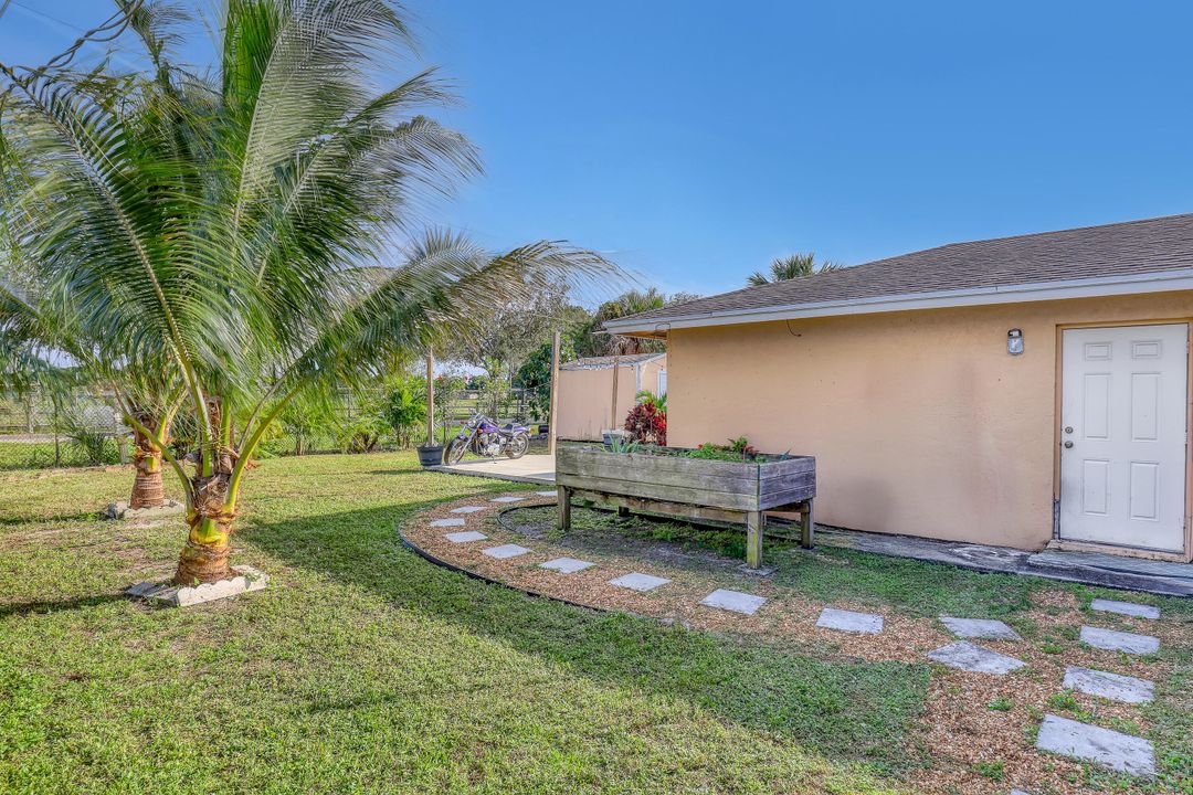 For Sale: $550,000 (4 beds, 3 baths, 1855 Square Feet)