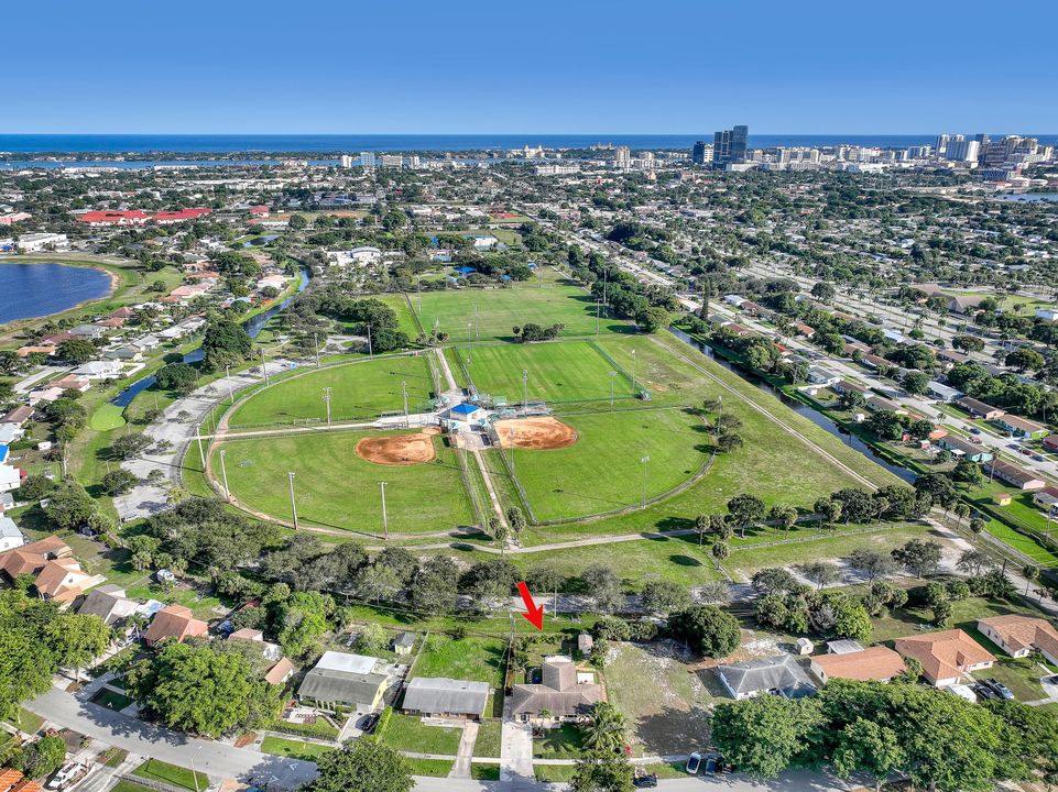 For Sale: $550,000 (4 beds, 3 baths, 1855 Square Feet)