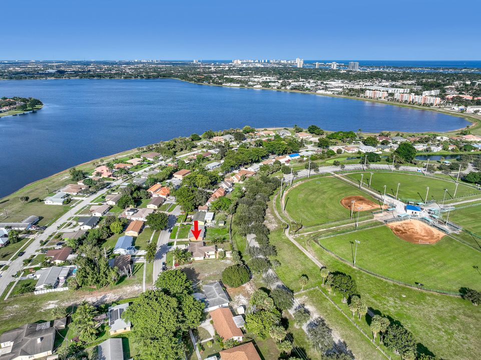 For Sale: $550,000 (4 beds, 3 baths, 1855 Square Feet)