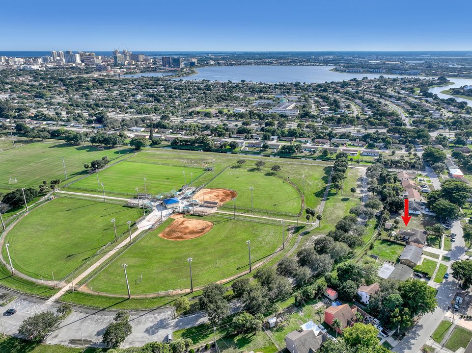 For Sale: $550,000 (4 beds, 3 baths, 1855 Square Feet)