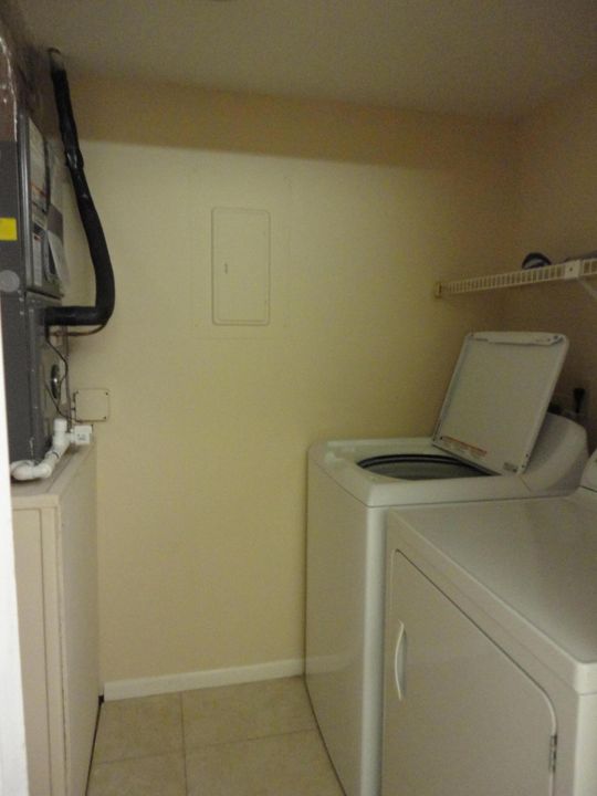 出租: $1,400 (1 贝兹, 1 浴室, 788 平方英尺)