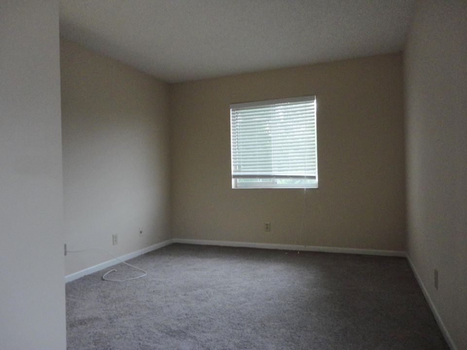 出租: $1,400 (1 贝兹, 1 浴室, 788 平方英尺)