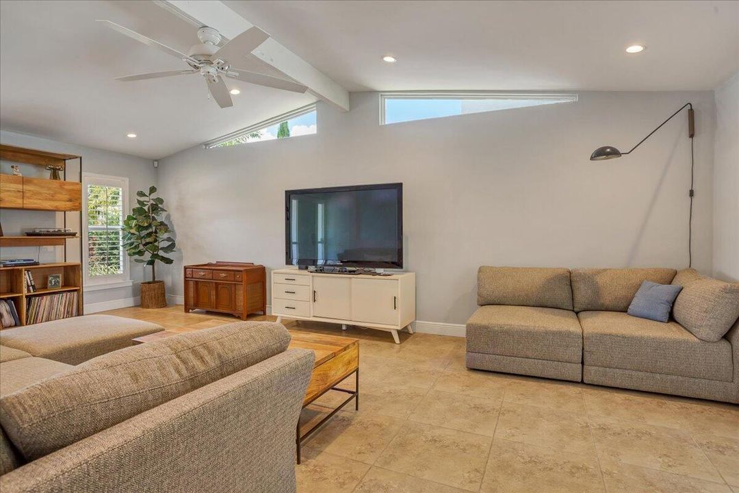 For Rent: $6,100 (2 beds, 2 baths, 1578 Square Feet)