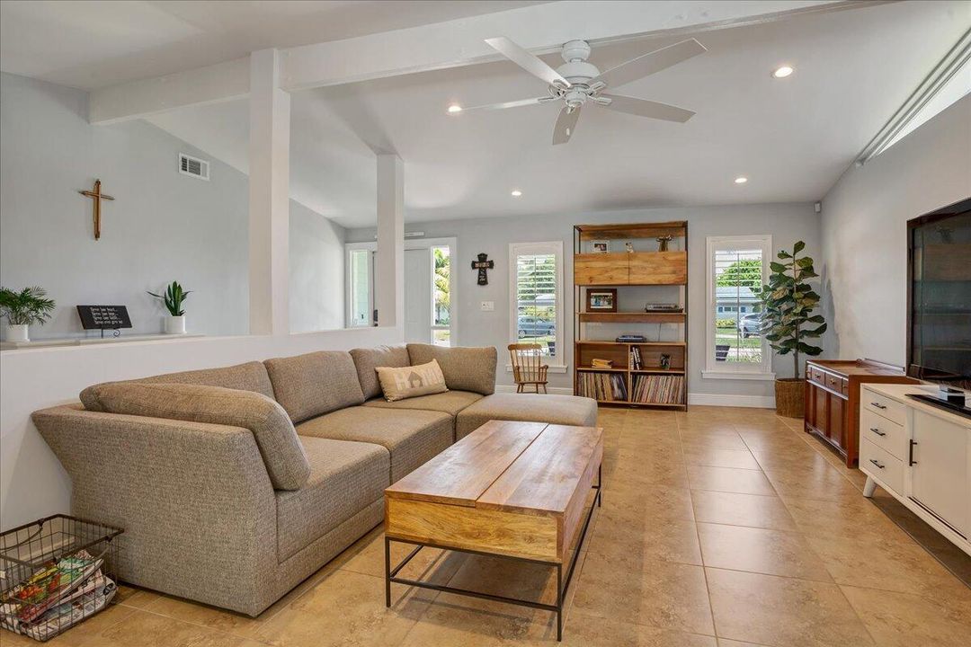 For Rent: $6,100 (2 beds, 2 baths, 1578 Square Feet)