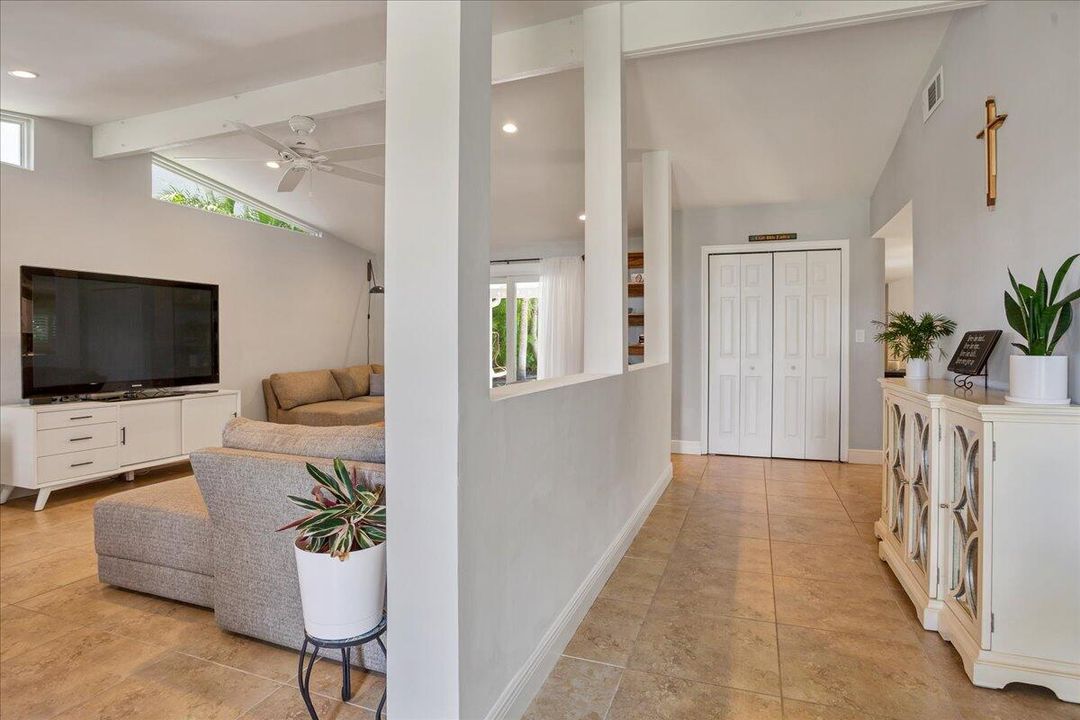 For Rent: $6,100 (2 beds, 2 baths, 1578 Square Feet)