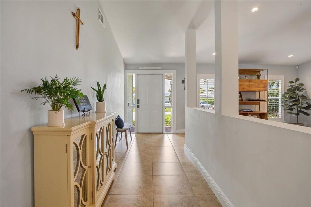 For Rent: $6,100 (2 beds, 2 baths, 1578 Square Feet)